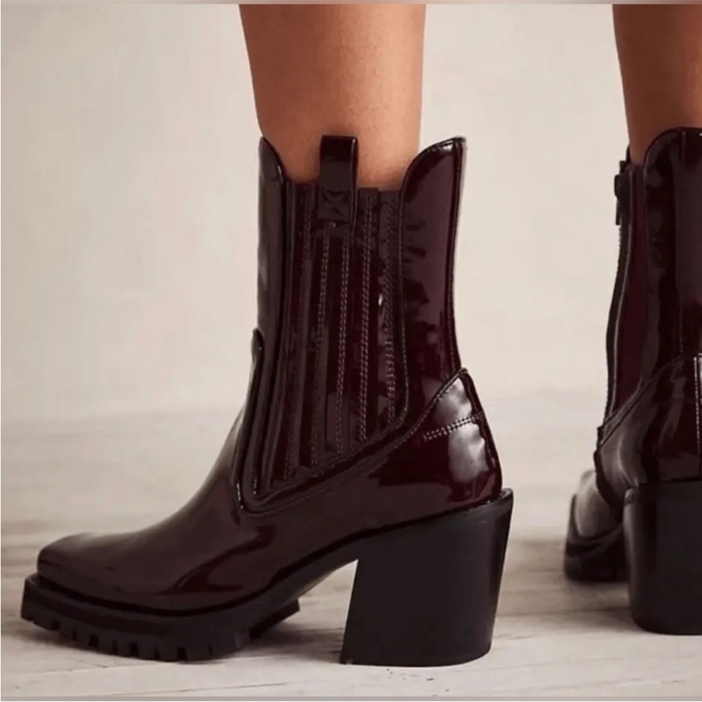 NWOT Jeffrey Campbell Sabine Chelsea Moto Boots in Wine Patent Lug Sole Size 7.5